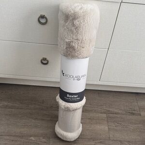 Koolaburra Cream Faux Fur Area Rug